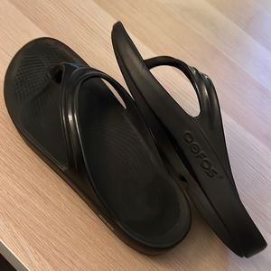 Oofos black sandals